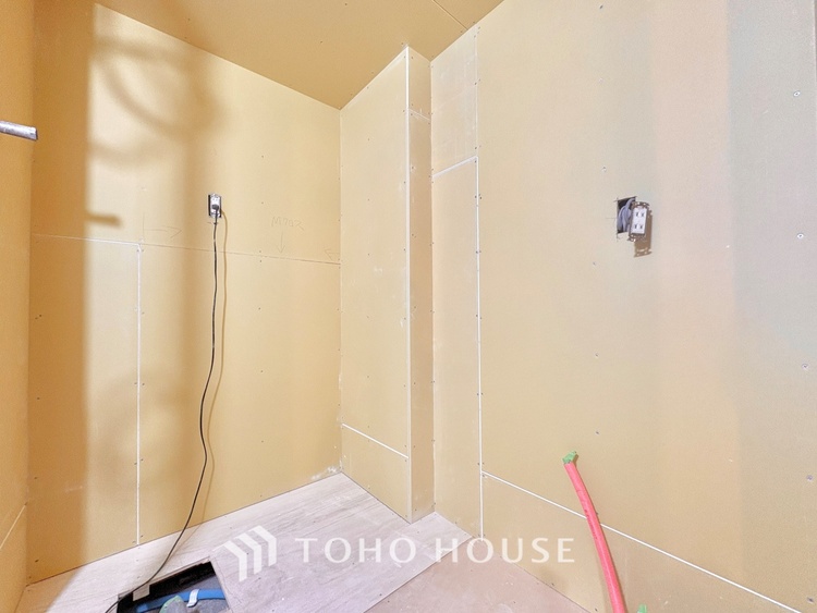 洗面 【改装中】気持ちの良い朝をつくりだし、夕方には笑顔を取り戻させてくれるミラー。パウダールームはいつでも本来の自分を取り戻せる空間。明るく仕上げてあります。