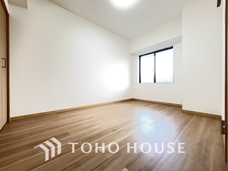 内装 採光もある洋室は、くつろぎのひと時を過ごすのにぴったり