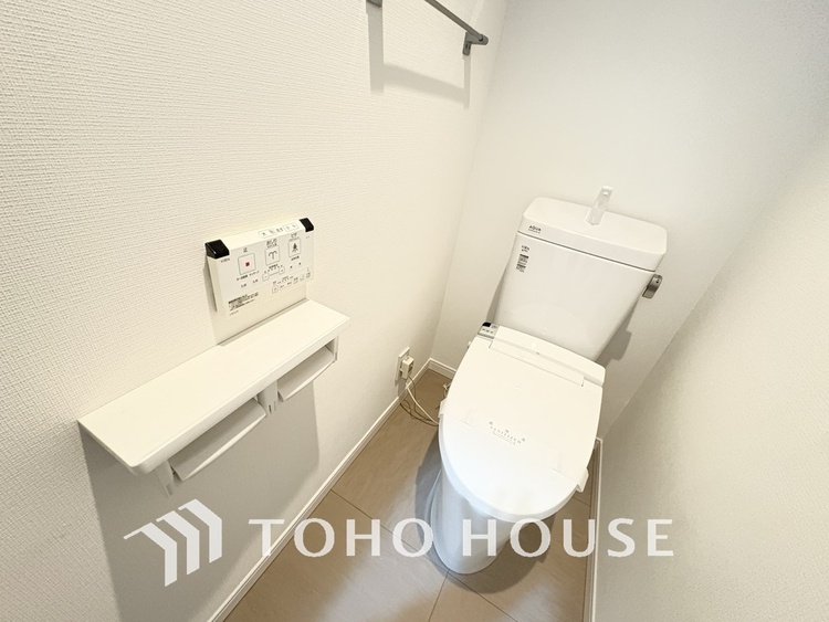 トイレ 清潔な洗浄機能付温水シャワートイレ