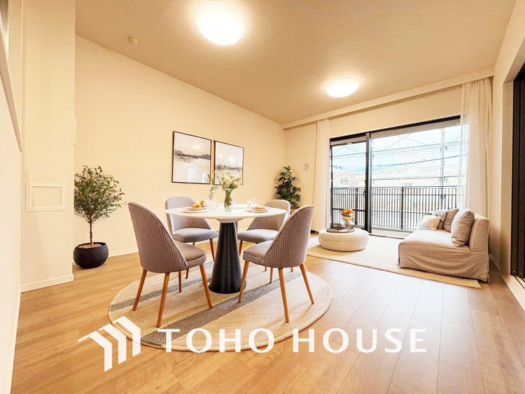 内装 明るいLDKは自然と家族が集まるコミュニケーションの場所に（家具は全てCGです）