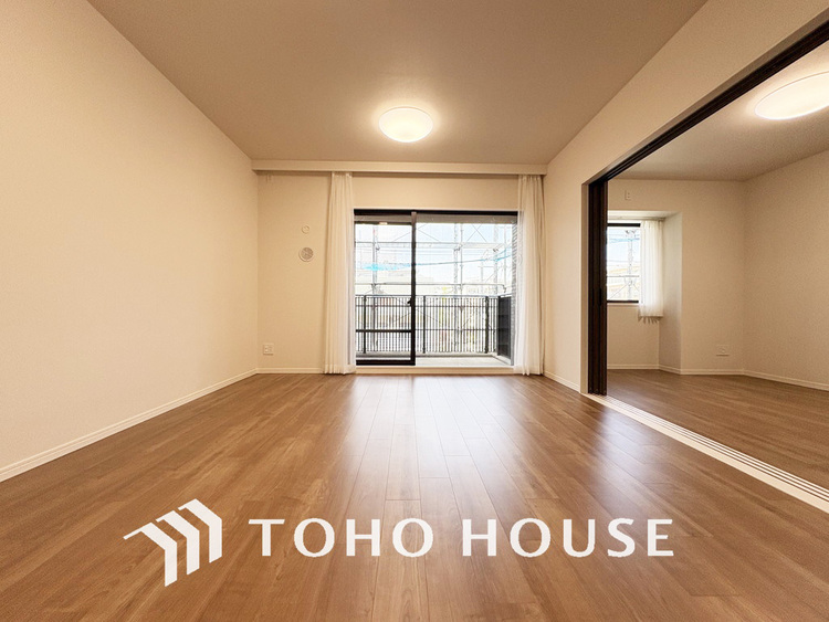 内装 広がりのある住空間、家族が集まるリビング・ダイニング