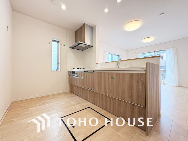 キッチン 家事をしながら家族との会話も弾む人気の対面キッチンを採用