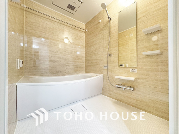 風呂 一日の疲れを癒すバスルームは、心地よいリラックスを叶える清潔感溢れる空間