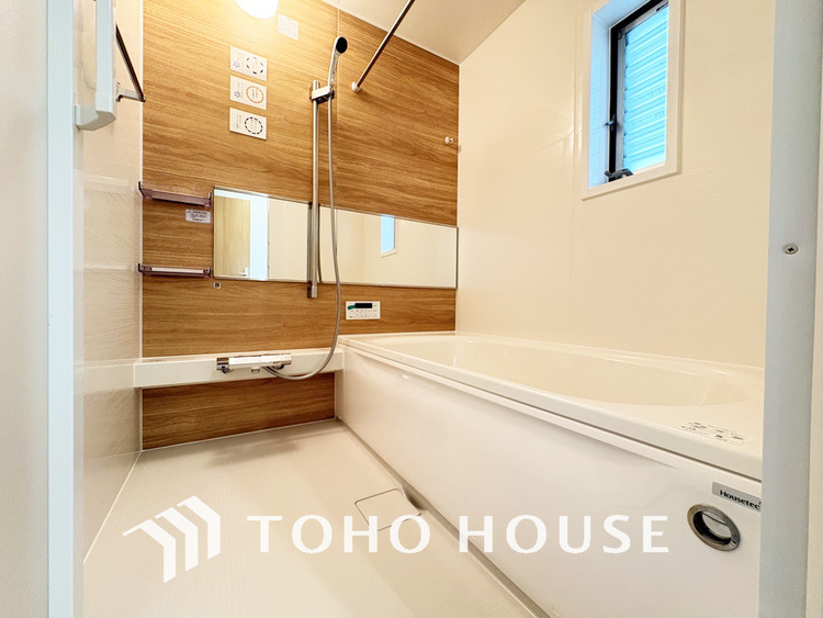 風呂 一日の疲れを癒すバスルームは、心地よいリラックスを叶える清潔感溢れる空間