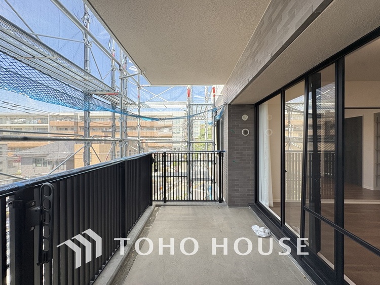 バルコニー 陽当たり良好なバルコニー