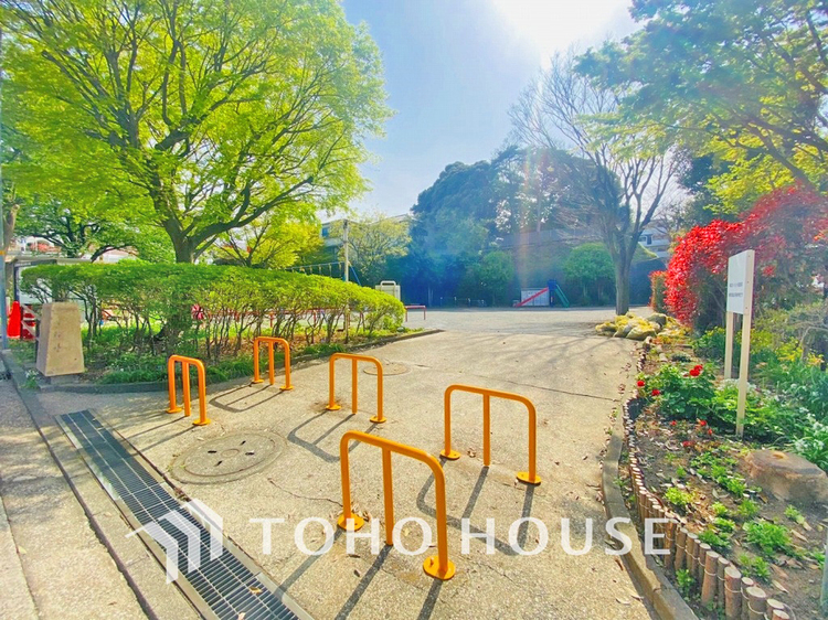 周辺 平楽公園　距離300ｍ