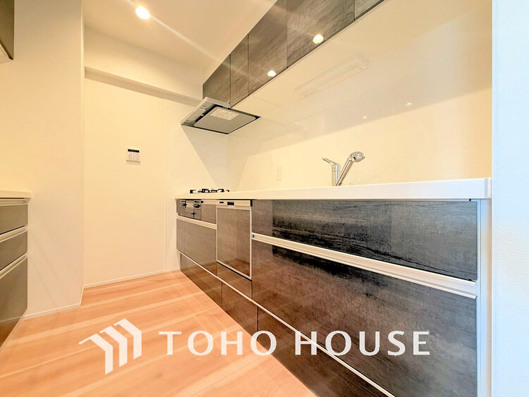 キッチン 落ち着きのあるカラーで統一された清潔感と気品が溢れるキッチン