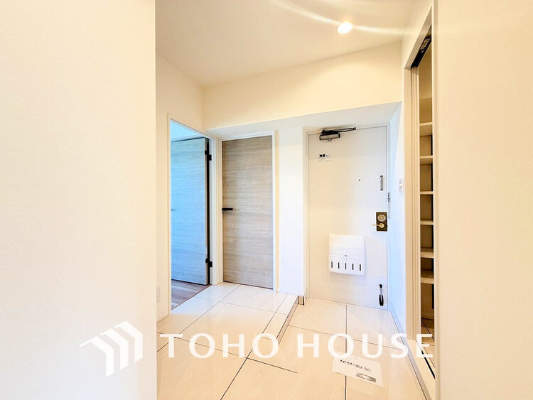 玄関 落ち着いた雰囲気の玄関、家族の帰りを暖かく迎えてくれます