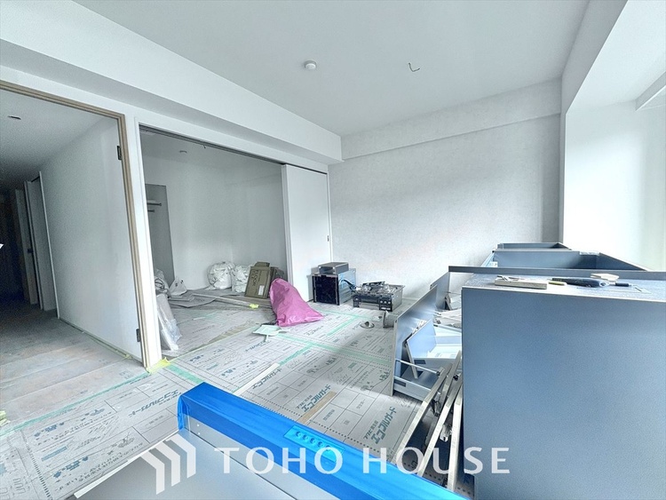 内装 ◆瀟洒な空間◆落ち着きのある彩が見事に調和させた瀟洒な空間を演出。ここに集まる家族の会話と笑顔が絶え間なく続く幸せな空間。