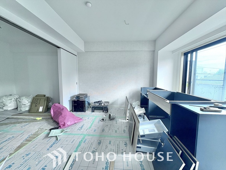 内装 ここはみんなが集い、食事と楽しい会話が始まる場所。話に夢中になりすぎて、ついつい時を忘れ、夜半過ぎになってしまう。そんな束の間の幸せを感じさせてくれます。