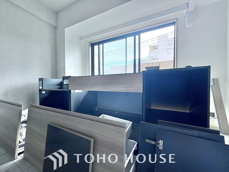 キッチン 手元の収納から、足元の収納までが全てスライド式で、奥のスペースまで有効に活用できます。奥まで上から見渡せるので、たまにしか使わない調理器具もサッと取出せます。