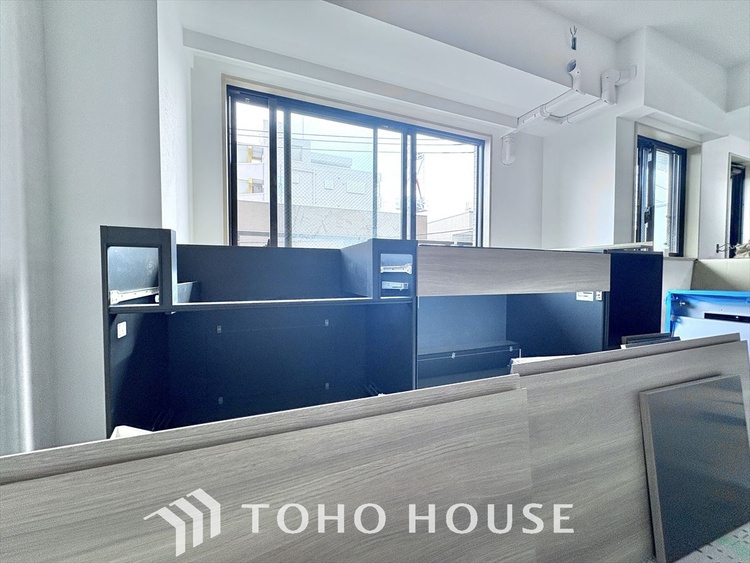 キッチン ◆愛育◆キッチンは家族の絆を育む大切な空間。シンプルで使い易いSystemKitchenで愉しく作る料理は愛情のある美味しいご馳走に。家族で使える広々としたダイニングキッチンです。