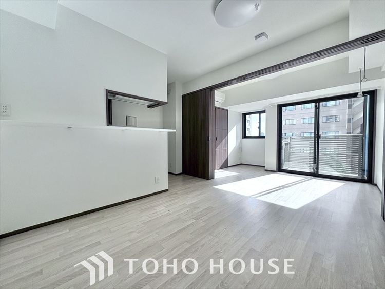 内装 忙しい朝でも、しっかり家族が揃って食事をして頂けるゆとりある大きさのダイニングスペース。