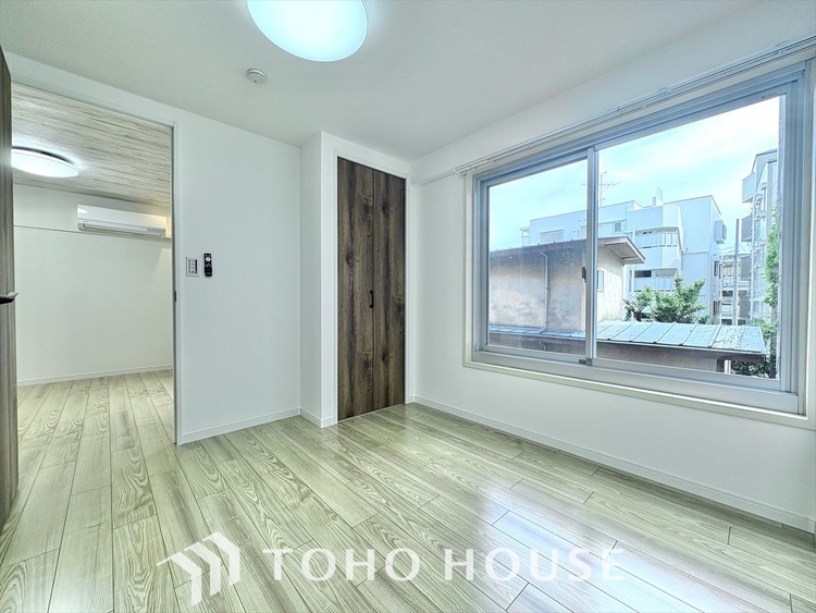 内装 風の通り道。舞い込んでくる風が優しく躍り、室内に爽やかな空気を運んでくる。