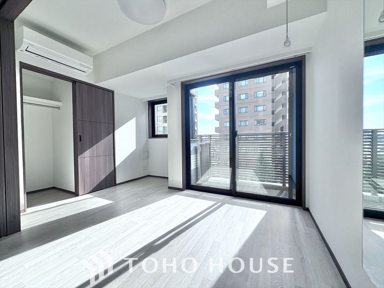 内装 風の通り道。舞い込んでくる風が優しく躍り、室内に爽やかな空気を運んでくる。