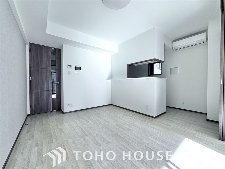 内装 叶えたかったのは落ち着きのあるナチュラルな風合い、そして開放感があるリビング。優雅な気分に浸れる幸せな時間を家族が自然と集まりたくなるこの空間で。