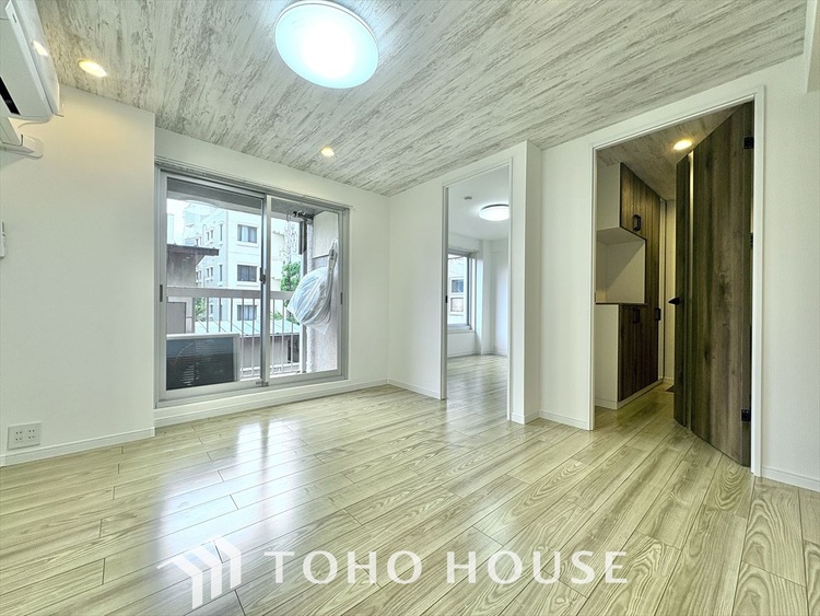 内装 ◆瀟洒な空間◆落ち着きのある彩が見事に調和させた瀟洒な空間を演出。ここに集まる家族の会話と笑顔が絶え間なく続く幸せな空間。