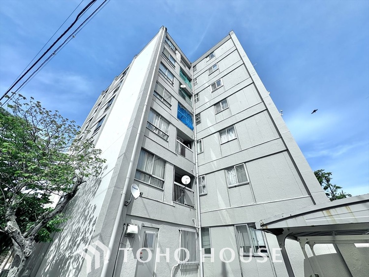 外観 漂う上質な空気感、マンションに入れば「おかえりなさい」と笑顔で迎えてくれるエントランス。最良の心配りを感じるマンションでした。