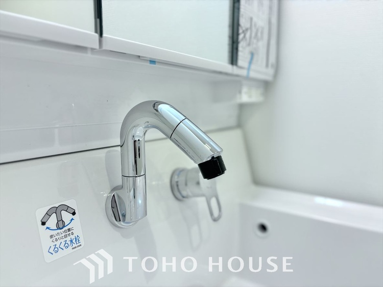 洗面 気持ちの良い朝をつくりだし、夕方には笑顔を取り戻させてくれるミラー。パウダールームはいつでも本来の自分を取り戻せる空間。明るく仕上げてあります。