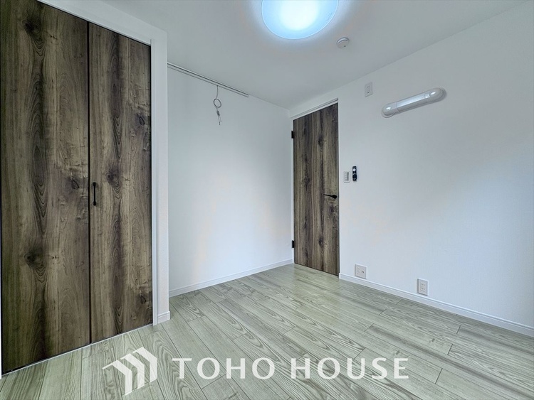 その他 採光や風通しを考えて設計された間取り。近隣との視線を考え、街全体で調整される窓位置。外観だけでなく、そこに住まうご家族の心地よさを最優先しました。