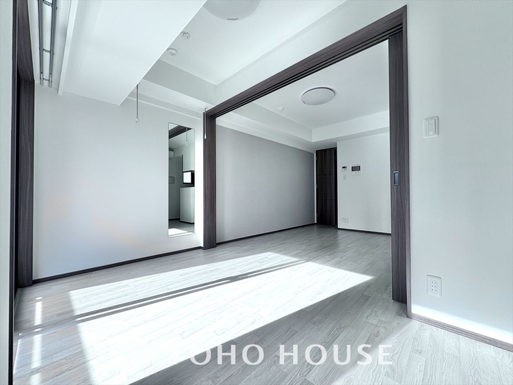 その他 採光や風通しを考えて設計された間取り。近隣との視線を考え、街全体で調整される窓位置。外観だけでなく、そこに住まうご家族の心地よさを最優先しました。