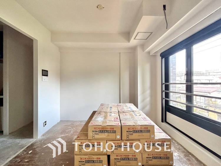 内装 【改装中】忙しい朝でも、しっかり家族が揃って食事をして頂けるゆとりある大きさのダイニングスペース。