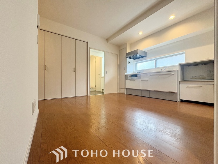 内装 【LIVING】◆陽光◆が差し込む。この開放的なLDKに家族の笑顔が集う。家族が一緒に過ごす空間は明るく、そして居心地よく。