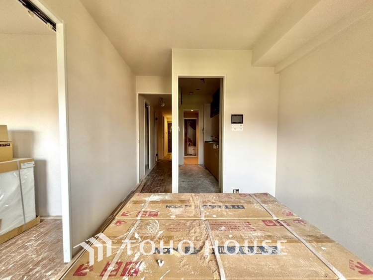 内装 【改装中】叶えたかったのは落ち着きのあるナチュラルな風合い、そして開放感があるリビング。優雅な気分に浸れる幸せな時間を家族が自然と集まりたくなるこの空間で。