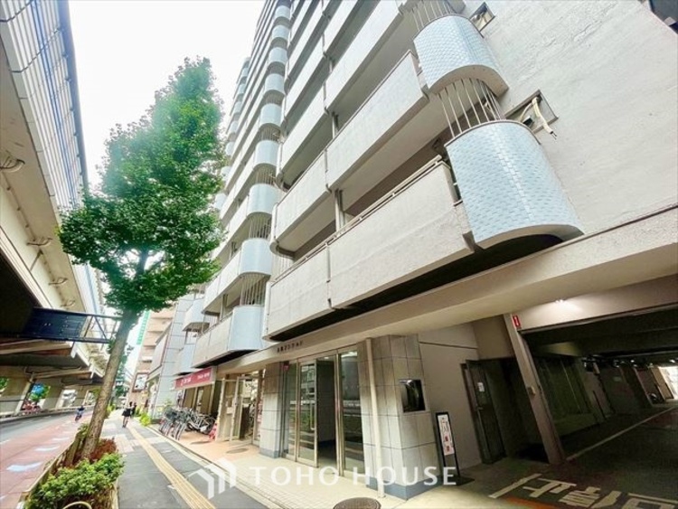 外観 【ENTRANCE】◆家族◆家で家族と過ごす時間は限られている。帰りを待つ家族の元へと急ぐときの弾む思い。そんな思いを引き立てる邸宅。