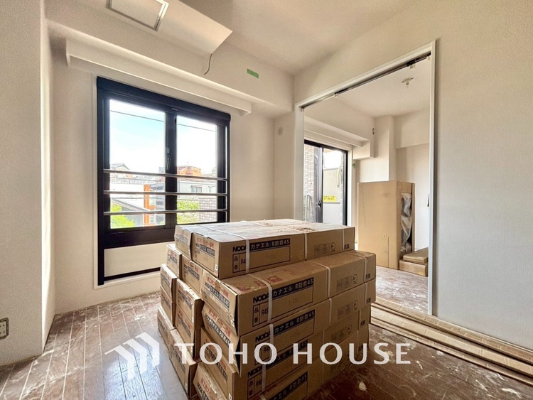 内装 【改装中】ここはみんなが集い、食事と楽しい会話が始まる場所。話に夢中になりすぎて、ついつい時を忘れ、夜半過ぎになってしまう。そんな束の間の幸せを感じさせてくれます。