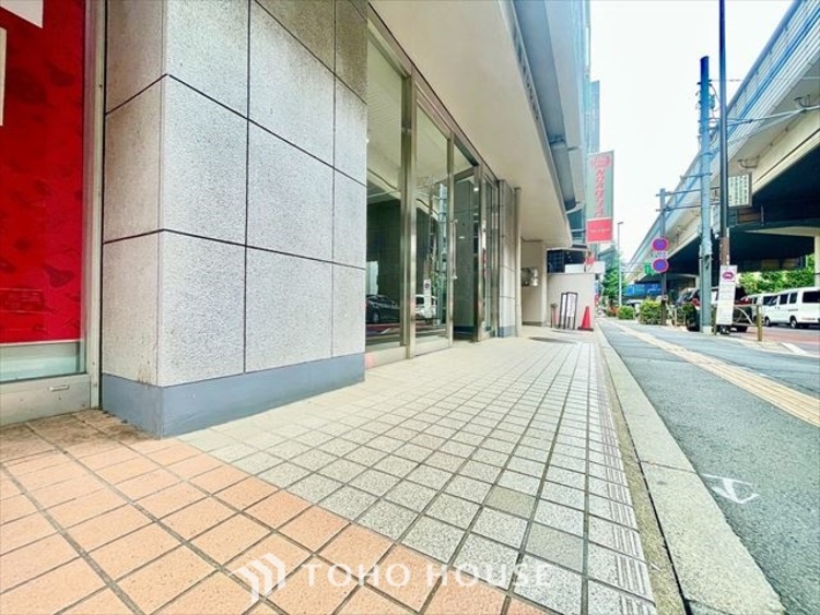 外観 【ENTRANCE】◆家族◆家で家族と過ごす時間は限られている。帰りを待つ家族の元へと急ぐときの弾む思い。そんな思いを引き立てる邸宅。