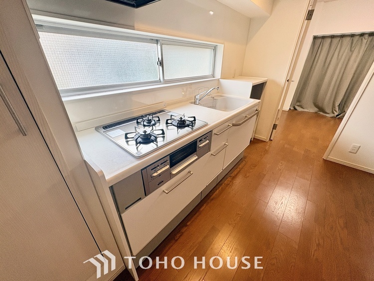 キッチン 【KITCHEN】◆家族のおはよう◆の声を笑顔で迎えてあげられるシステムキッチン。朝ごはんが楽しみでちょっと早起きしたくなるんです。