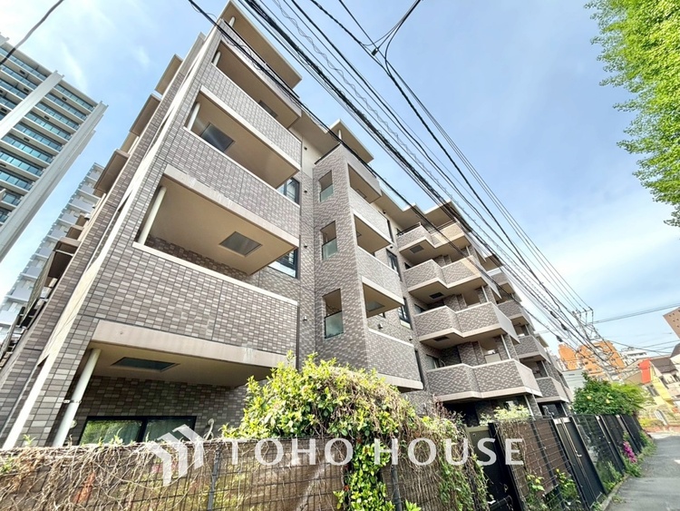 外観 漂う上質な空気感、マンションに入れば「おかえりなさい」と笑顔で迎えてくれるエントランス。最良の心配りを感じるマンションでした。