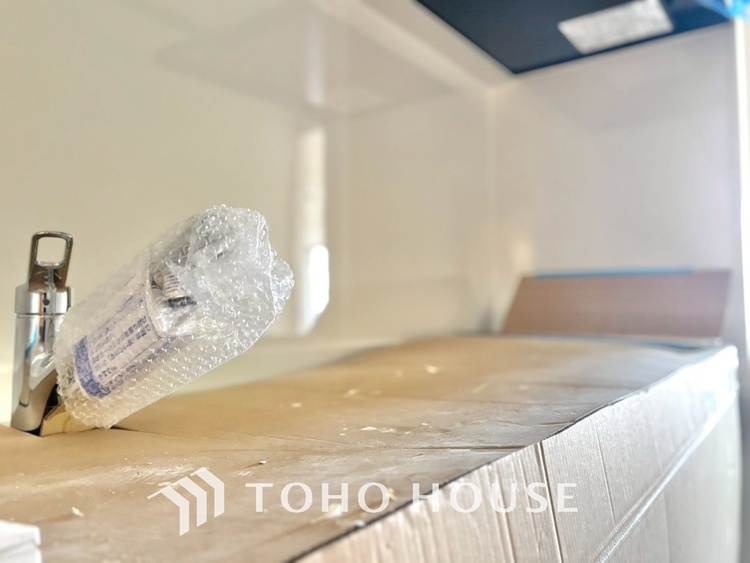 キッチン 【改装中】◆愛育◆キッチンは家族の絆を育む大切な空間。シンプルで使い易いSystemKitchenで愉しく作る料理は愛情のある美味しいご馳走に。家族で使える広々としたダイニングキッチンです。