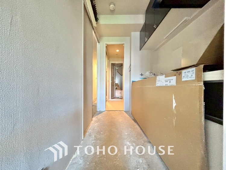 キッチン 【改装中】キッチンは家族の絆を育む大切な空間。シンプルで使い易いシステムキッチンで愉しく作る料理は愛情のある美味しいご馳走に。家族で使えるダイニングキッチンです。