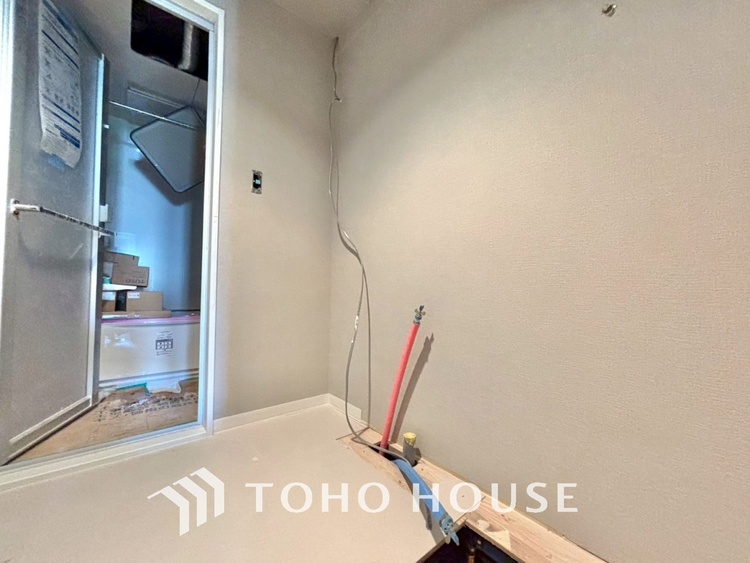 洗面 【改装中】気持ちの良い朝をつくりだし、夕方には笑顔を取り戻させてくれるミラー。パウダールームはいつでも本来の自分を取り戻せる空間。明るく仕上げてあります。