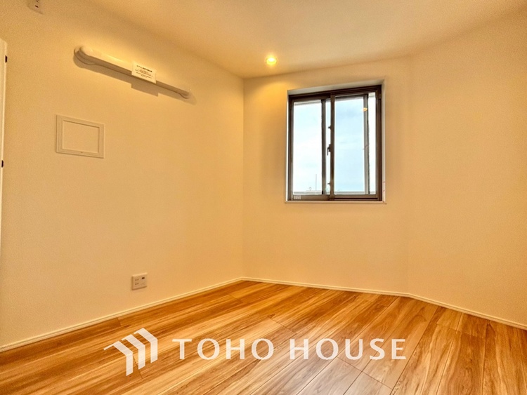 内装 風の通り道。舞い込んでくる風が優しく躍り、室内に爽やかな空気を運んでくる。そこに季節の息吹を感じて、いまがどんな季節なのかを実感する。