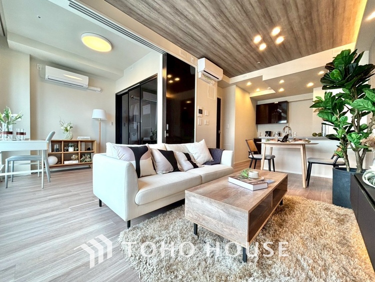 内装 ◆瀟洒な空間◆落ち着きのある彩が見事に調和させた瀟洒な空間を演出。ここに集まる家族の会話と笑顔が絶え間なく続く幸せな空間。