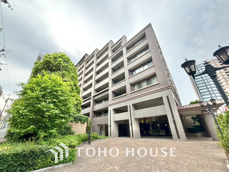 外観 漂う上質な空気感、マンションに入れば「おかえりなさい」と笑顔で迎えてくれるエントランス。最良の心配りを感じるマンションでした。