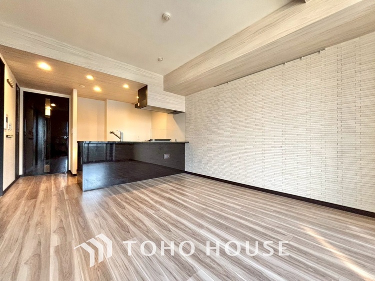 内装 ◆瀟洒な空間◆落ち着きのある彩が見事に調和させた瀟洒な空間を演出。ここに集まる家族の会話と笑顔が絶え間なく続く幸せな空間。