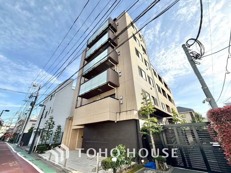 外観 漂う上質な空気感、マンションに入れば「おかえりなさい」と笑顔で迎えてくれるエントランス。最良の心配りを感じるマンションでした。