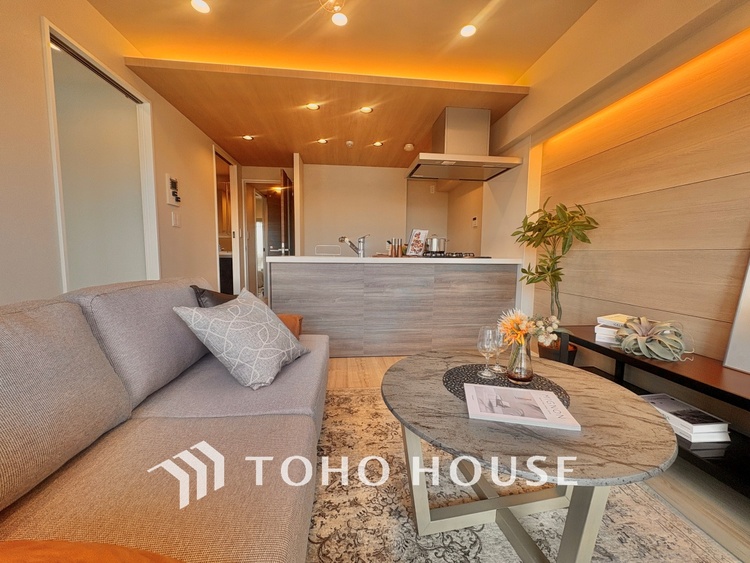 内装 ◆瀟洒な空間◆落ち着きのある彩が見事に調和させた瀟洒な空間を演出。ここに集まる家族の会話と笑顔が絶え間なく続く幸せな空間。