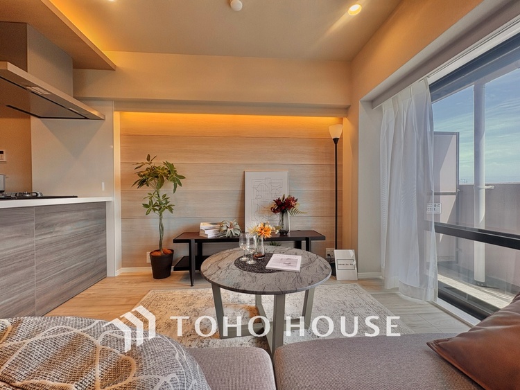 内装 ここはみんなが集い、食事と楽しい会話が始まる場所。話に夢中になりすぎて、ついつい時を忘れ、夜半過ぎになってしまう。そんな束の間の幸せを感じさせてくれます。