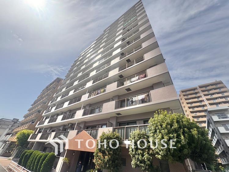 外観 漂う上質な空気感、マンションに入れば「おかえりなさい」と笑顔で迎えてくれるエントランス。最良の心配りを感じるマンションでした。