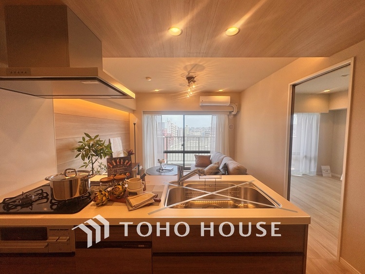 キッチン 【Kitchen】キッチンは家族の絆を育む大切な空間。シンプルで使い易いSystemKitchenで愉しく作る料理は愛情のある美味しいご馳走に。