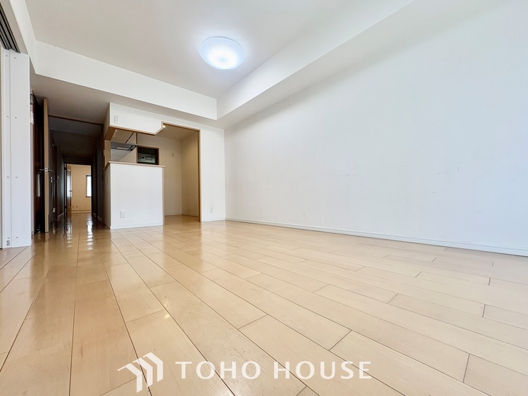 内装 【LIVING】◆陽光◆が差し込む。この開放的なLDKに家族の笑顔が集う。家族が一緒に過ごす空間は明るく、そして居心地よく。