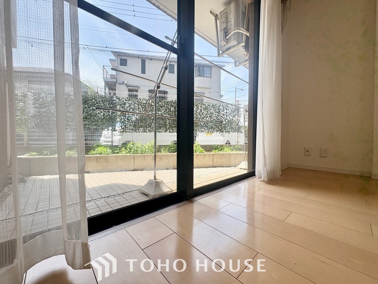 内装 【LIVING】◆扉を◆開くとこの景色。家族の”おかえり”の声が聞こえてきそう。