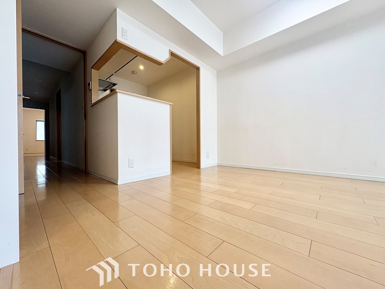 内装 【LIVING】◆扉を◆開くとこの景色。家族の”おかえり”の声が聞こえてきそう。