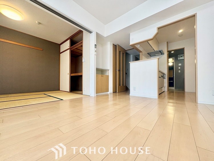 内装 【LIVING】◆住む喜び、楽しさ、感動◆を君と共有したい。いつまでもずっと家族を見渡せるこの広い空間で。