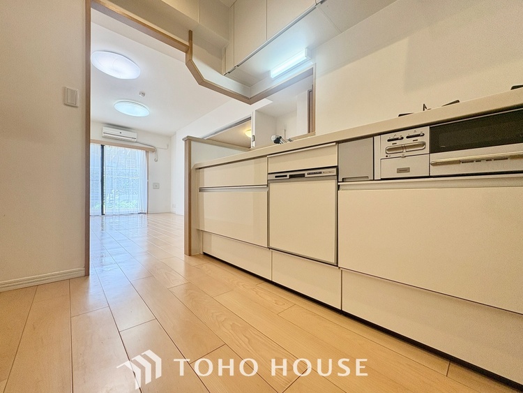 キッチン 【KITCHEN】◆家族のおはよう◆の声を笑顔で迎えてあげられるシステムキッチン。朝ごはんが楽しみでちょっと早起きしたくなるんです。